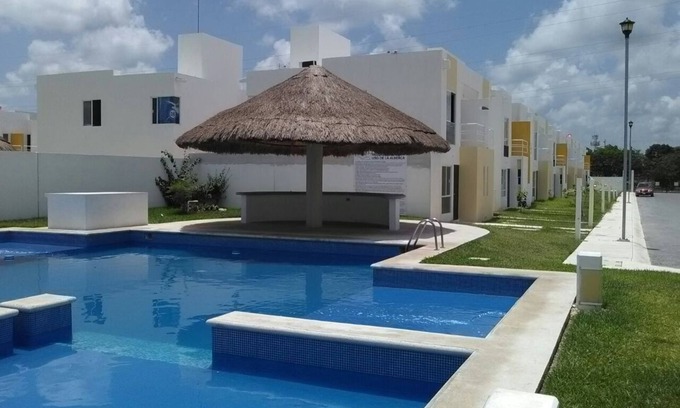 Cancun House | PRIVATE HOUSE WITH POOL, A/C ROOMS, GREAT LOCATION, FAMILIAR, PEACEFUL.