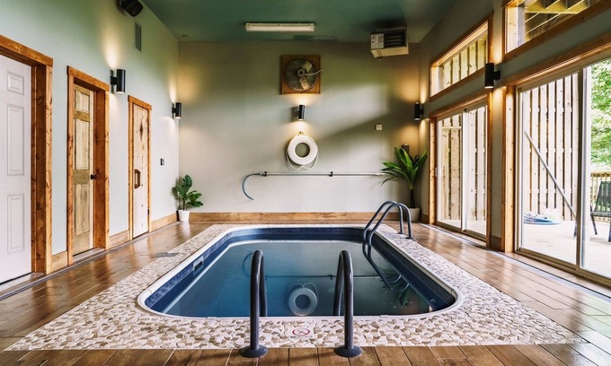 Gatlinburg - Pigeon Forge Cabin | Private Indoor Pool! Sauna-Hot Tub-Amazing Views!