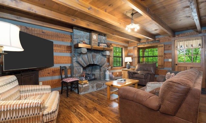Lucas Cabin | Private Lakeview Rustic Cabin on Barren River Lake -40 min from Beech Bend + WKU