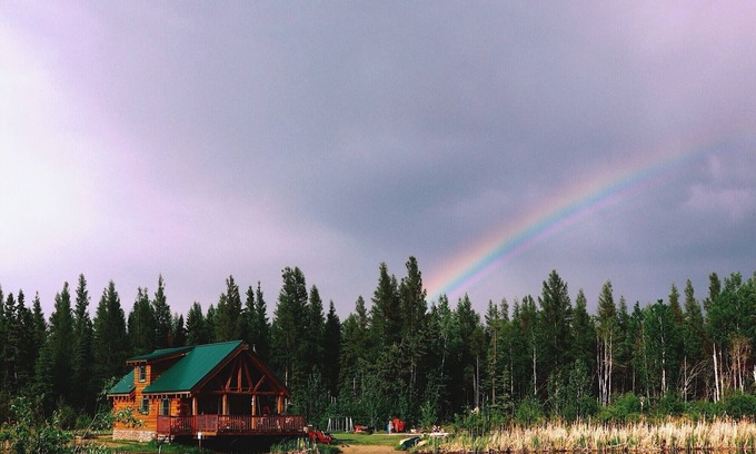 Drayton Valley Cabin | Private Log Cabin Rental