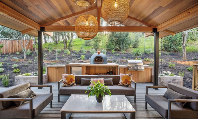 Healdsburg House | Private Luxury home in Healdsburg with Vineyard, Sauna, Hot tub, Tesla Charger