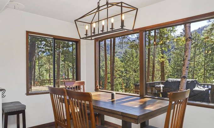 Murphy House | Private Mountain Home in the Heart of SO Wine Country