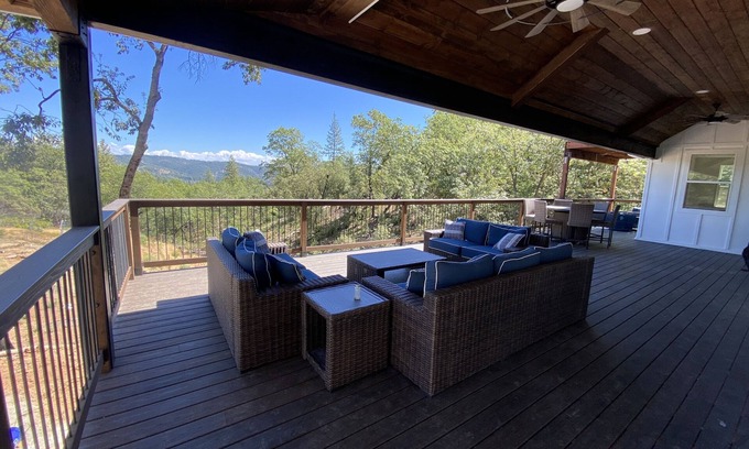 Murphys House | Private Murphy's Estate. Beautiful Views and Designed for Fun!