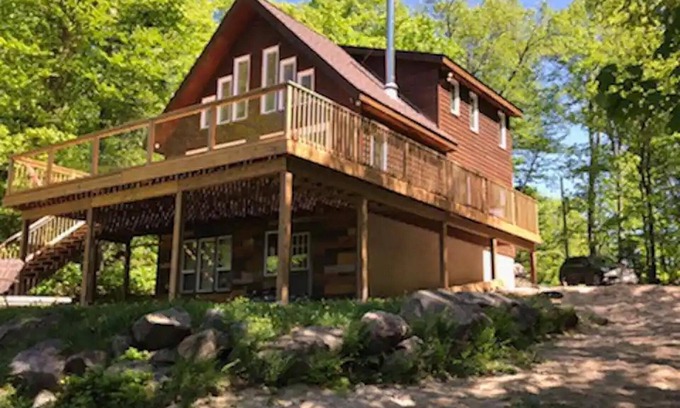 Ryerson Cottage | Private Muskoka Cottage on a 4 Lake Chain - Entire Cottage, Newly Renovated