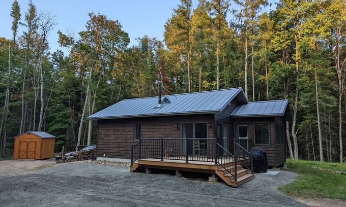 Irondale House | Private new 4 season oasis nestled amongst the trees close to Haliburton Village