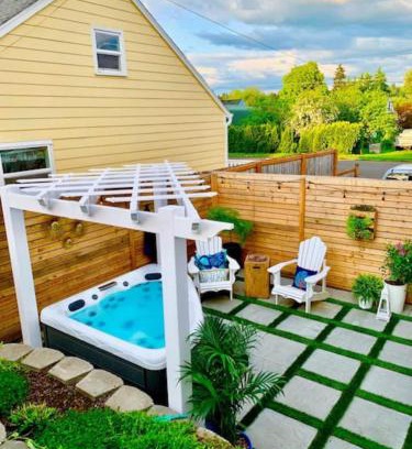 Camas Apartment | Private New Garden Apartment W Hot Tub