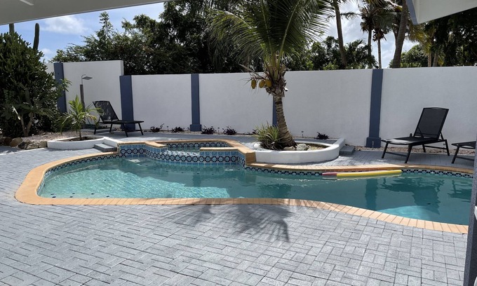 Rooi Afo House | Private Oasis