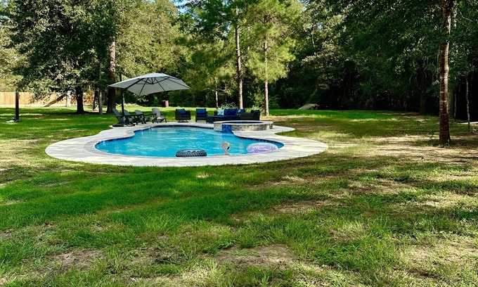 Plantersville RV Rental | Private oasis minutes from Texas Renaissance Festival! Camp, swim, relax, enjoy!