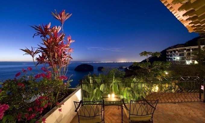 South Shore Hotel Area Villa | Private Ocean View Villa is all yours, Chef, Pool & Jacuzzi –Special 2026 Rates!