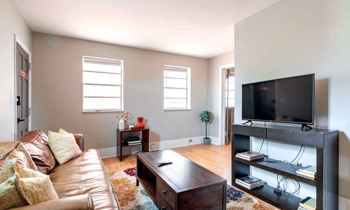 Victorian Village House | Private Parking - Convention - Pets - Short North