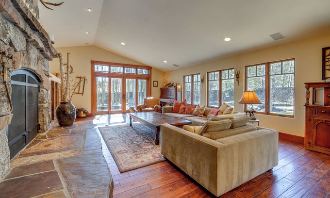 Truckee House | Private Patio & Gas Grill: Stunning Truckee Home