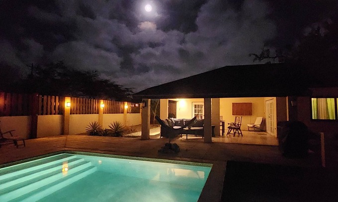 Oranjestad House | Private Peaceful Paradise on One Happy Island