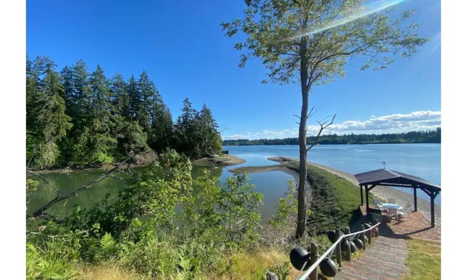 East Olympia House | Private Peninsula Waterfront Home by Nature Preserve