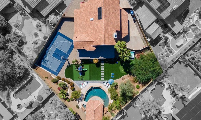 Arabian Crest House | Private Pickleball Resort! Spa, Pool & Playground