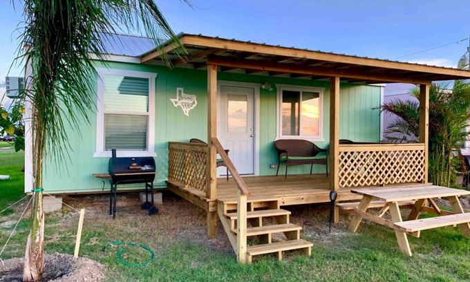 Lamar Cabin | PRIVATE PIER, "TROPHY TROUT" COTTAGE ON COPANO BAY