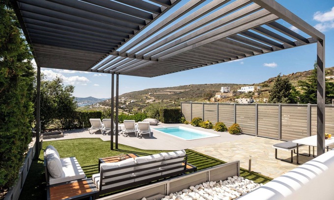 Paros Villa | Private pool 2.5 x 4 m, relaxing holidays, family friendly, close to the beach