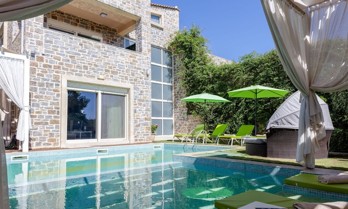 Stavromenos Villa | Private Pool, Accessible with 2km to the Beach!