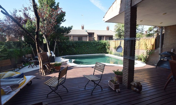 Pozuelo de Alarcon House | Private pool and condo tennis + pool Direct airport or citycenter