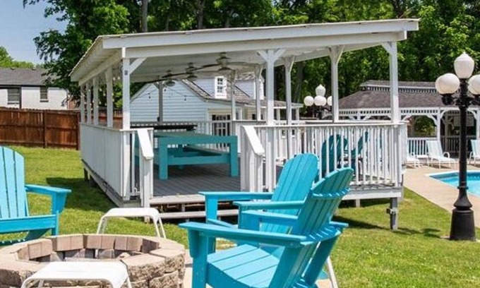 Nashville House | Private Pool! Hot Tub! Fire Pit! 10 Beds