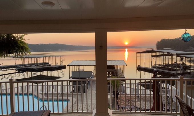 Osage Beach House | PRIVATE POOL *MAY 1 - OCT 1*, PRIVATE Dock, Osage Beach, Near Margaritaville