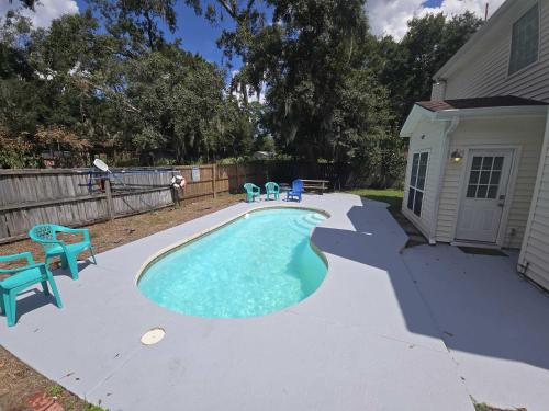 Savannah House | Private Pool Mins to Savannah Peachy Pied a Terre