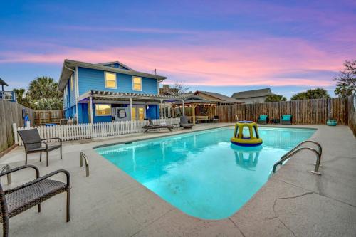 Holiday Beach House | Private Pool Pet Friendly