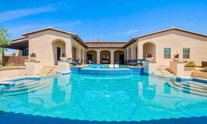 North Scottsdale House | Private Resort Feel – Two Pools and Total Comfort - With Five Ensuite Bathrooms
