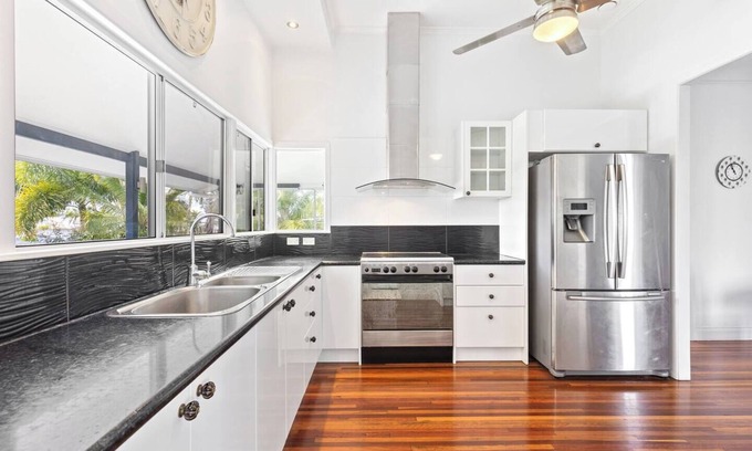 Urangan Villa | Private Resort style Queenslander at Hervey Bay