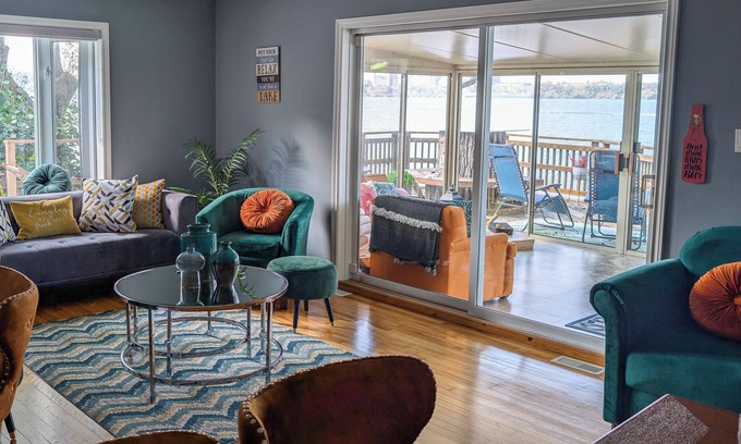 Prince Edward House | Private Retreat Home in Picton Bay - Lake Ontario