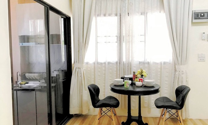 Wat Ket House | Private room Large bed, en-suite bathroom, Kitchen, parking, near night bazaar.