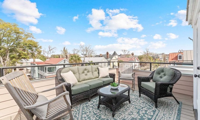Cannonborough Elliotborough House | Private Rooftop + Parking - 3 Blocks to King St!