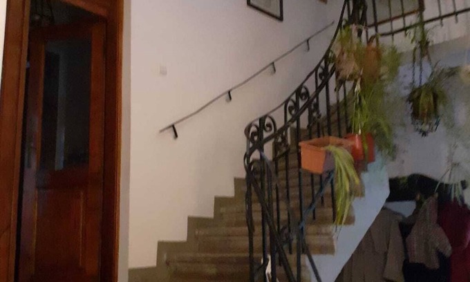 Gara de Nord House | Private room in a 1920's charming historic vila, close to the main train station