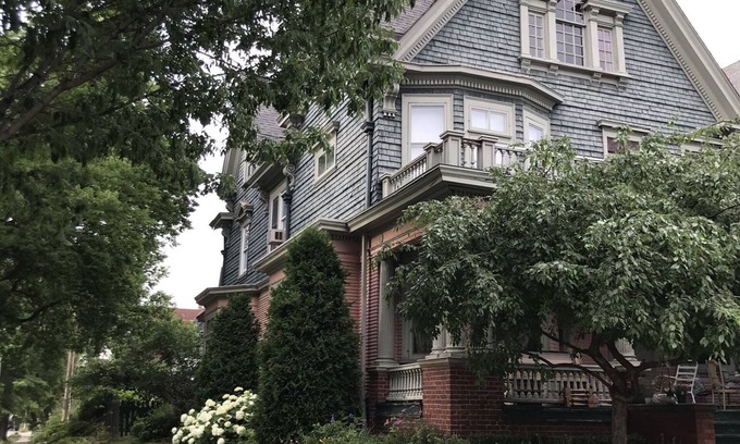 Milwaukee House | Private Room in Beautiful Victorian Home