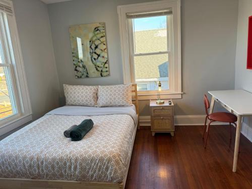 Middletown House | private room in middletown 4 minute to wesleyan univ