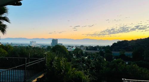 Encino House | Private Room View Pool Big Estate Oasis Extra Fee 4 Guest Clea-ning Pet WOMEN ONLY