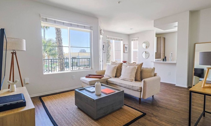 Marina del Rey Apartment | Private Room w/Pool & Gym – Marina del Rey