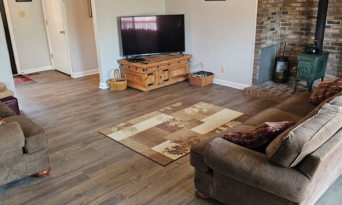 Seneca House | Private setting close to Clemson University
