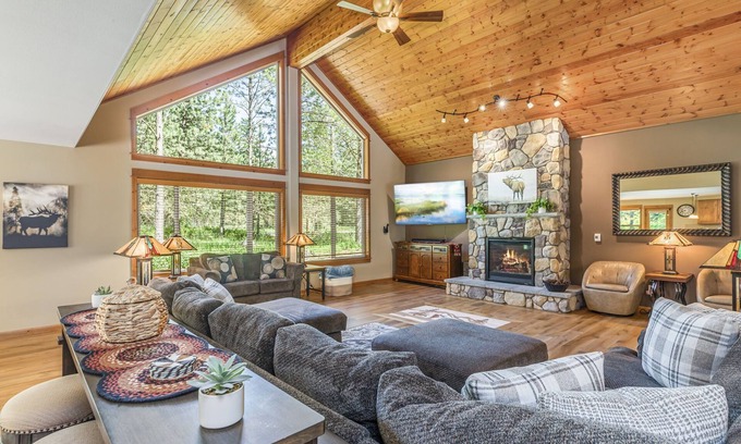 Cle Elum House | Private Setting-MinstoRoslyn/Suncadia-LrgGroupsWelcome+3rd Nt Free Ltd Avail!