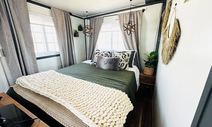 Pecos Apartment | Private, Spacious Studio BoxHouse with Office: Queen Bed with Office