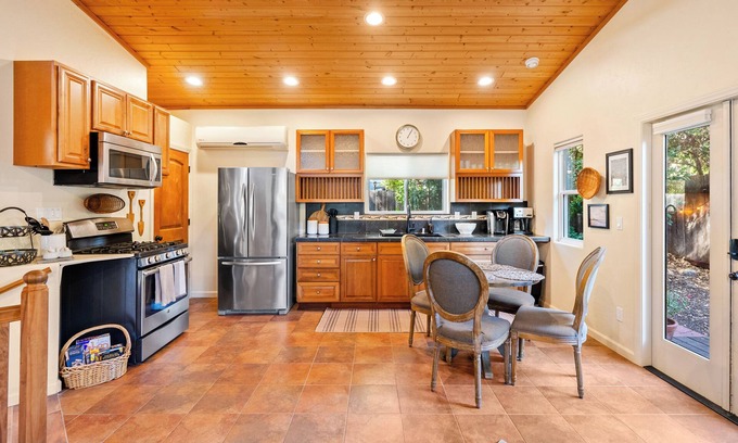 Atascadero House | Private Studio Sleeps 4!