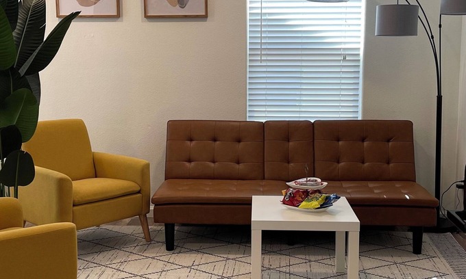 West Sacramento Apartment | Private suite luxury sleeps 5 WiFi Min to DT Sac, Airport, UC Davis Med