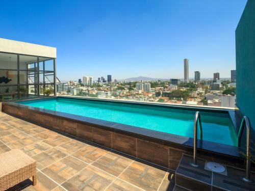 Financial District Apartment | Private Suite with Incredible View & Pool