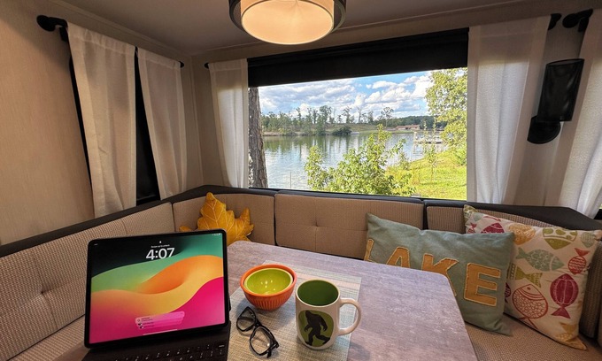 Rockwell House | Private & surrounded by water-TRAVELER FAVORITE -Se Habla Español!