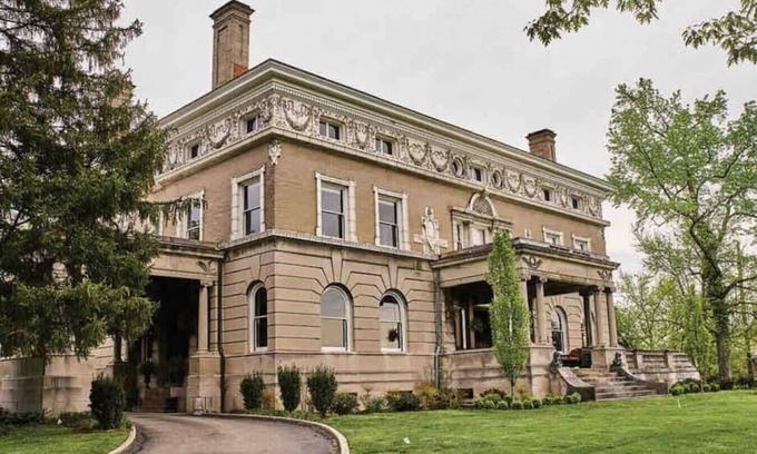 Cincinnati House | Private Top Floor 4BR Suite at Marion Hall Mansion