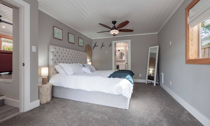 Gibsons House | Private, tranquil, luxurious home away from home. Steps to beach & walk to town.