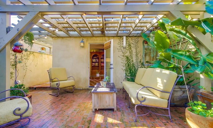 Coronado Cottage | Private tropical oasis