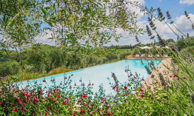 Montepulciano Villa | Private Villa with WIFI, private pool, A/C, sauna, hot tub, TV, veranda, close to Montepulciano