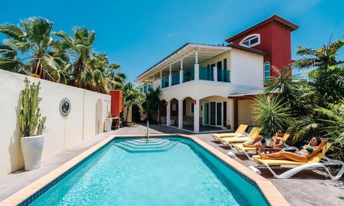 Moko Villa | Private Villa and Apartment with Pool in Palm Beach