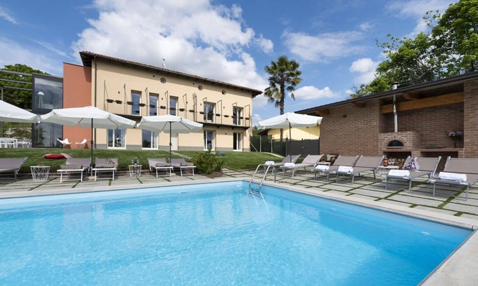 Monteu Roero Villa | Private Villa with private pool, WIFI, A/C, TV, patio, panoramic view, parking, close to Alba
