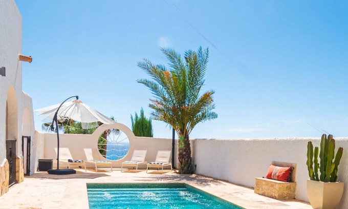 Ventanicas-El Cantal Villa | PRIVATE VILLA WITH STUNNING SEA VIEWS, HEATED POOL, 5 MINS WALK TO THE BEACH 🌊
